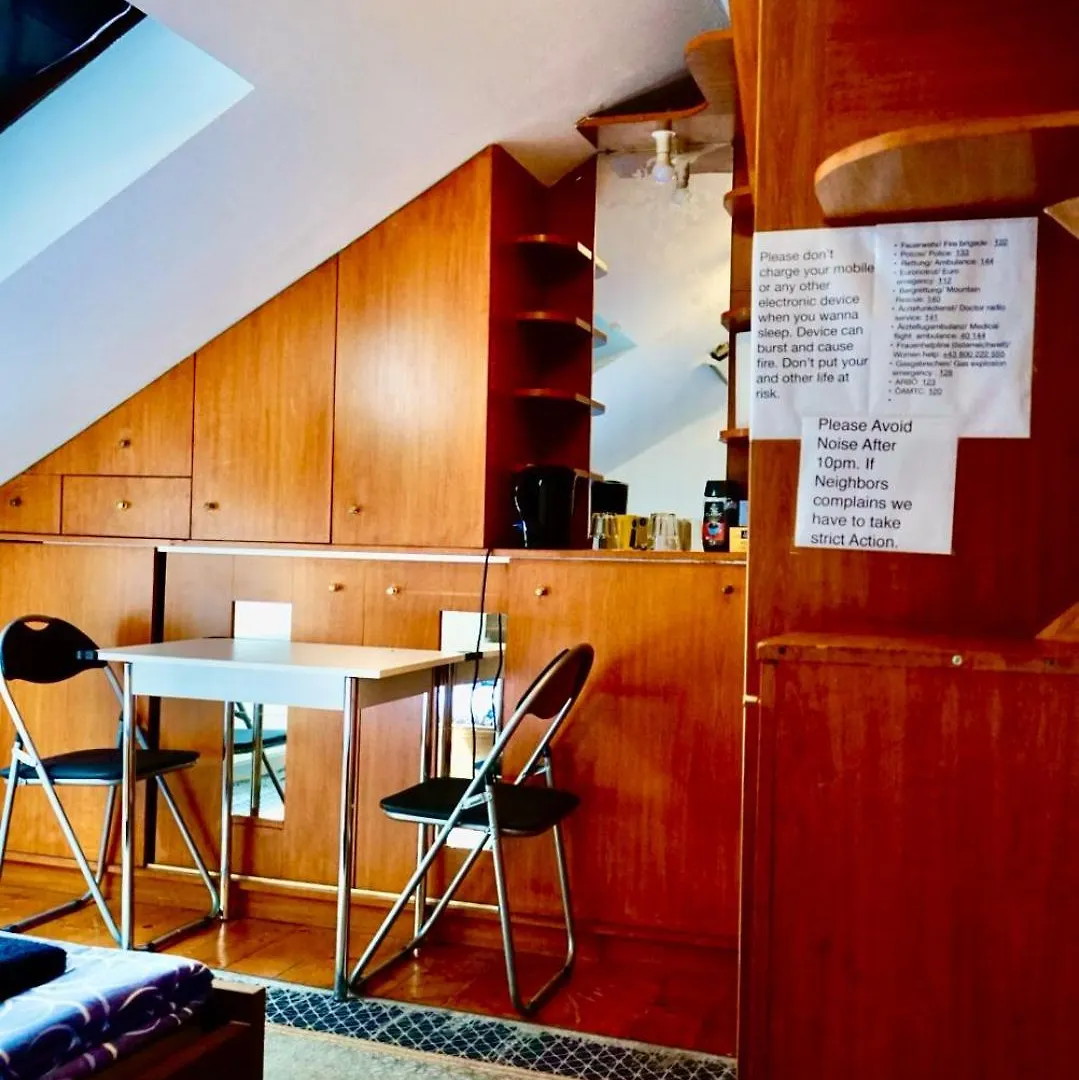 Homestay U6 Schoepfwerk Home 9 Vienna