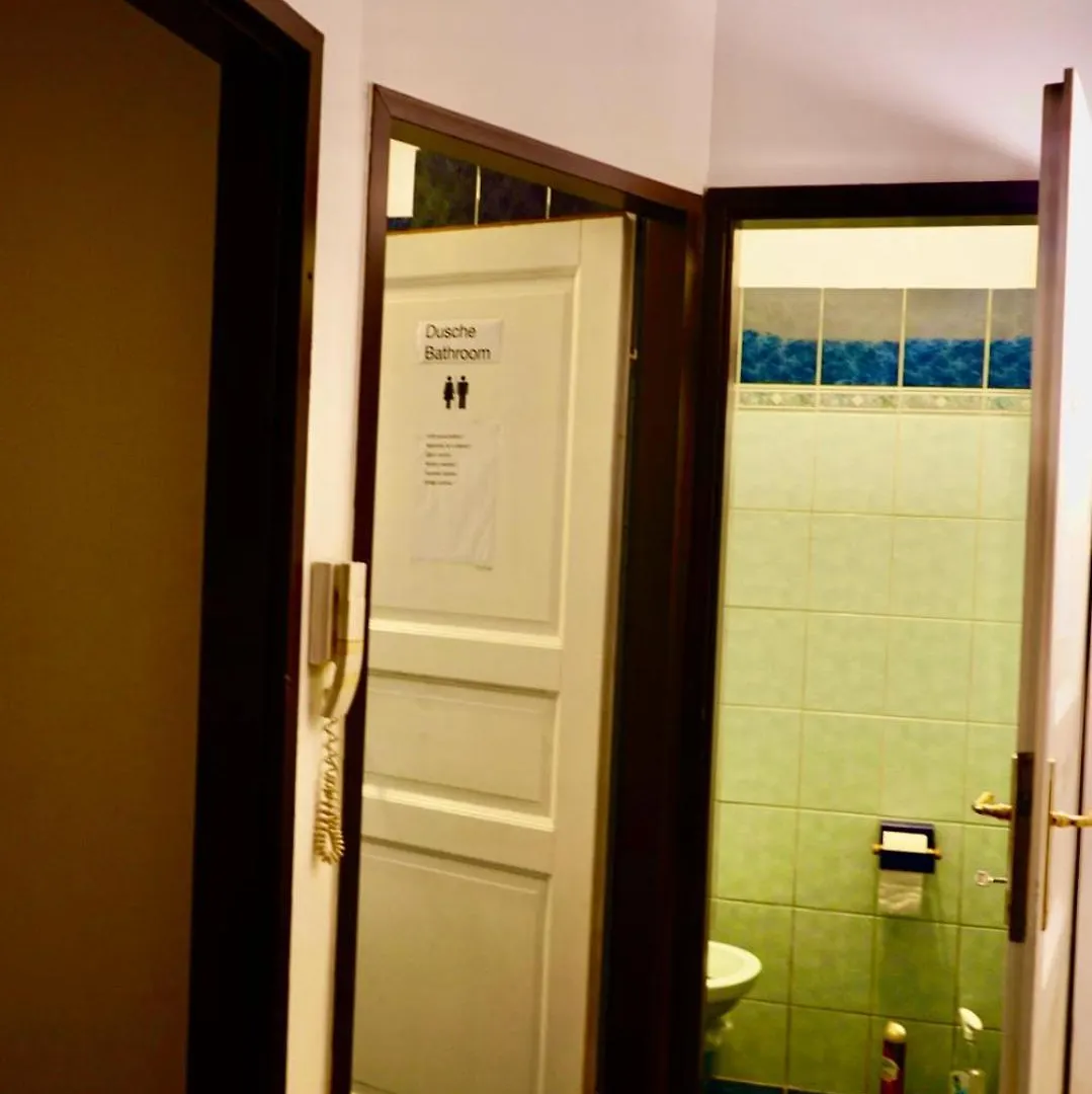 Homestay U6 Schoepfwerk Home 9 Vienna